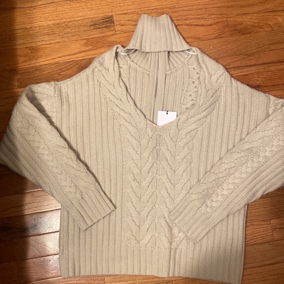 Open Back Wool & Cashmere-Blend Sweater - Picture 6 of 9